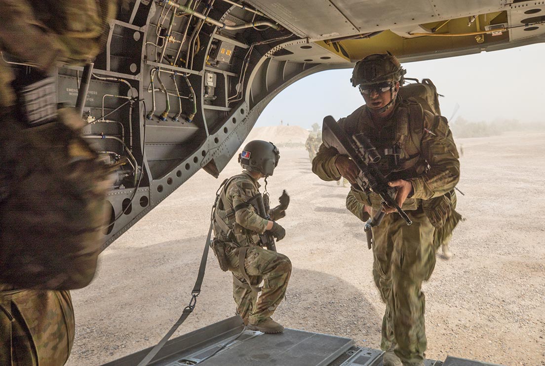TGT9 Diggers board a US Army CH-47F in Iraq